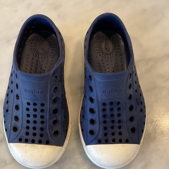 Toddler Native shoes size 7 - Picture 2 of 6
